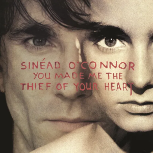 Albumhoes met gezicht en Sinead O'Connor liedtekst.