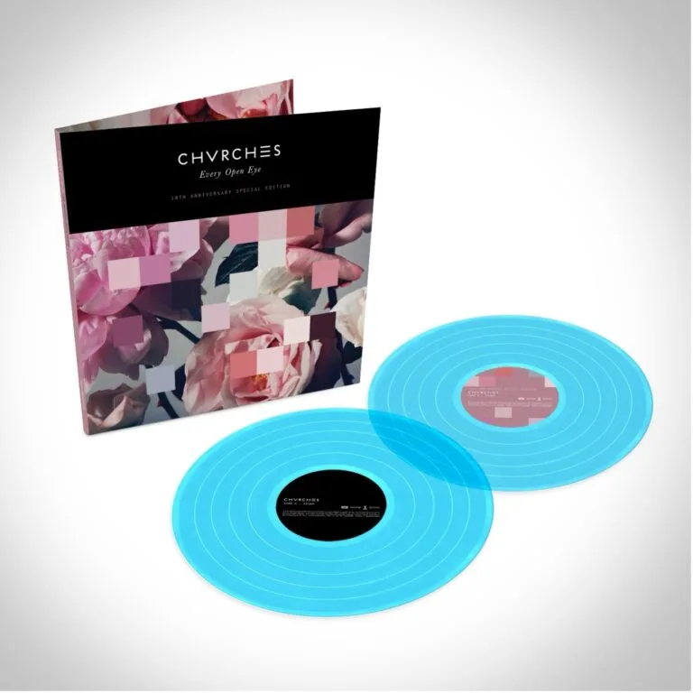 Chvrches album met twee blauwe vinylplaten.